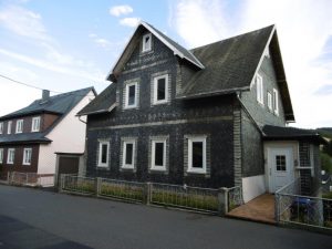 Freistehendes Einfamilienwohnhaus mit Garage in Neuhaus am Rennweg OT Piesau